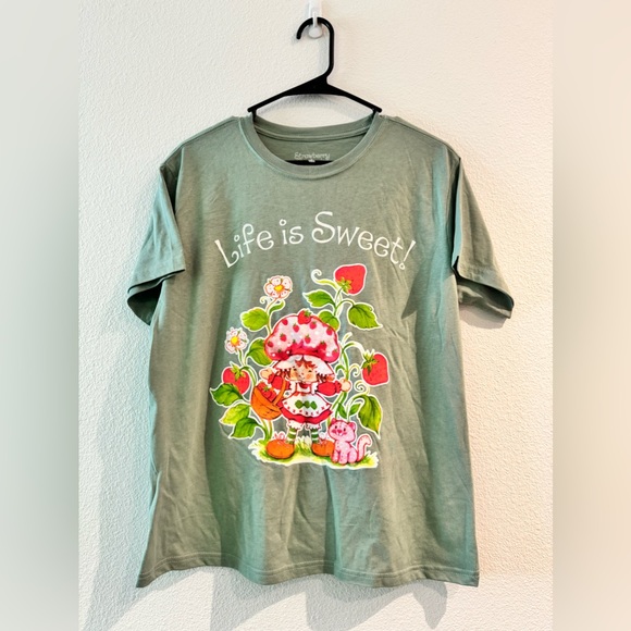 strawberry shortcake Tops - NWOT Strawberry shortcake shirt (XL)